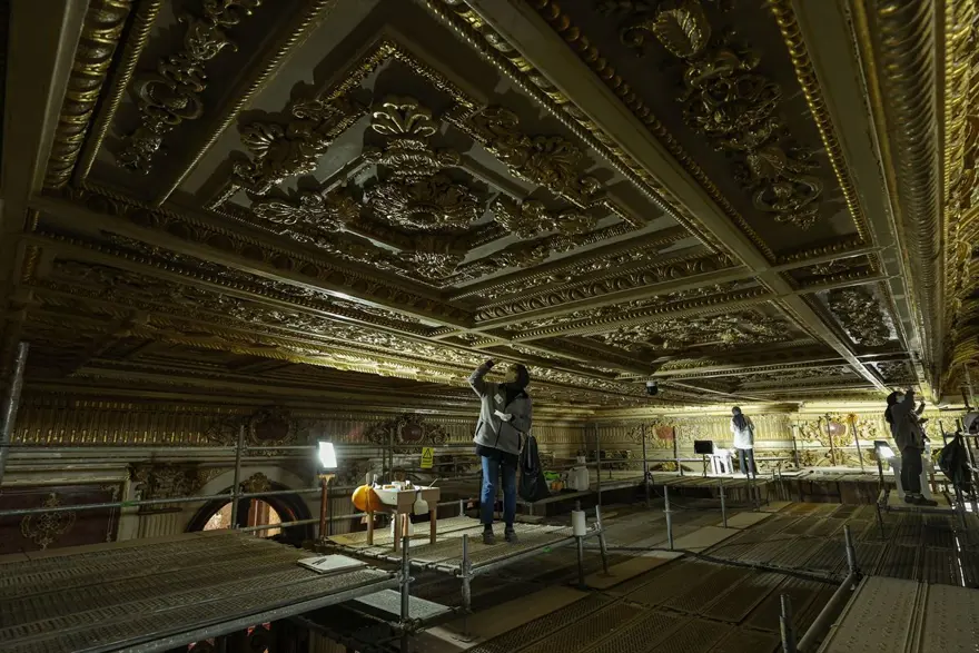 Dolmabahçe Sarayı Süfera Salonu'nun restorasyonu devam ediyor 3 Dolmabahçe Sarayı Süfera Salonu'nun restorasyonu devam ediyor 3