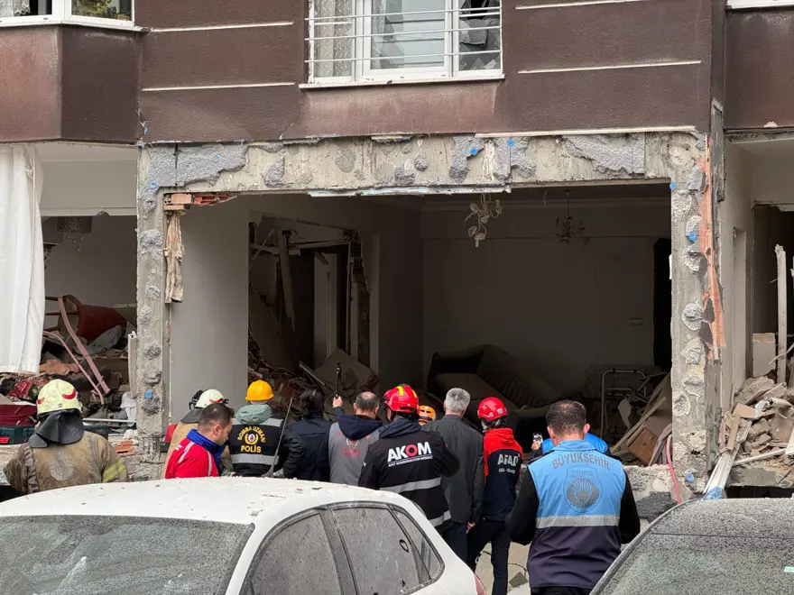 İstanbul'da 14 katlı binada patlama: 1 can kaybı, 3 yaralı 22