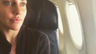 Uçakta rahatsızlanan Meryem Uzerli hastaneye kaldırıldı