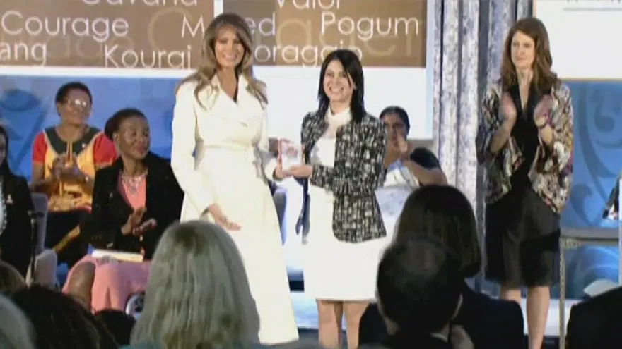 Saadet Öğretmen ödülünü Melania Trump'tan aldı 6 Saadet Öğretmen ödülünü Melania Trump'tan aldı 6
