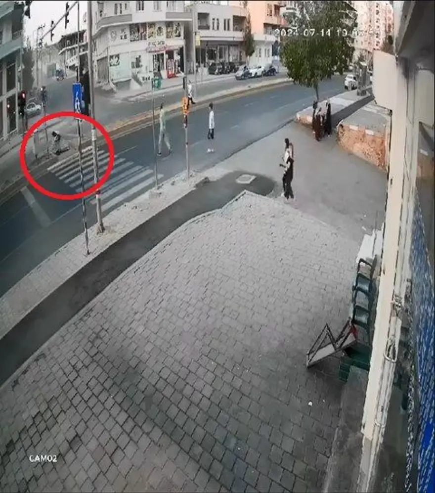 Metrelerce sürüklendiler: Motosiklet sürücülerinin feci kazası 7