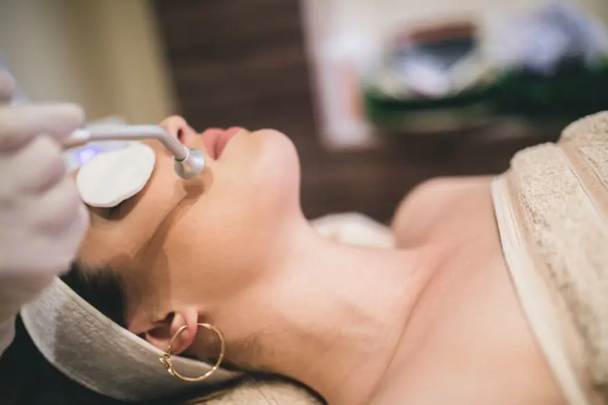 Yüz estetiğinde doğru bilinen 10 yanlış (Beklentileriniz ne kadar gerçekçi?) 9