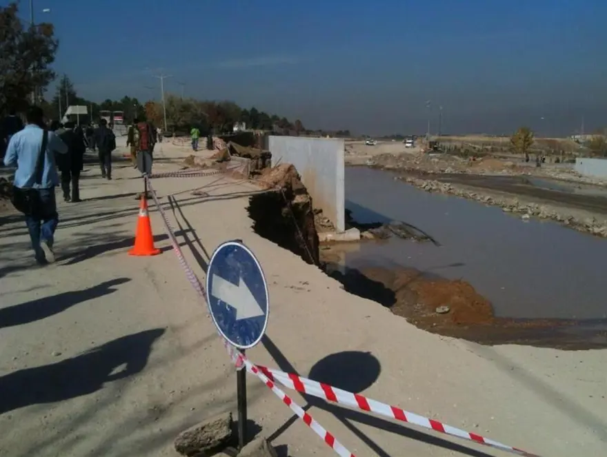 ODTÜ Yolu'nda göçük 1
