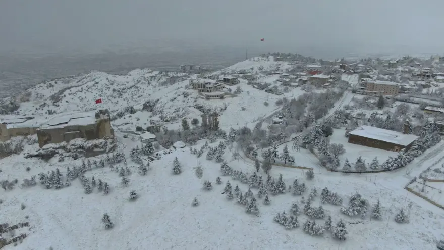Beyaz gelinliğini giyen Harput’ta ortaya kartpostallık görüntüler çıktı 7