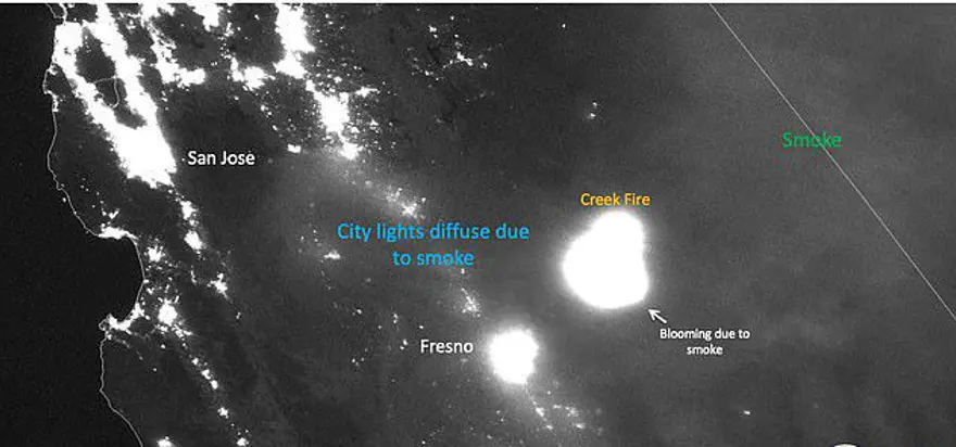 Trump'ın 'büyük felaket' ilan ettiği yangınların uydu görüntüleri yayınlandı 5 Trump'ın 'büyük felaket' ilan ettiği yangınların uydu görüntüleri yayınlandı 5