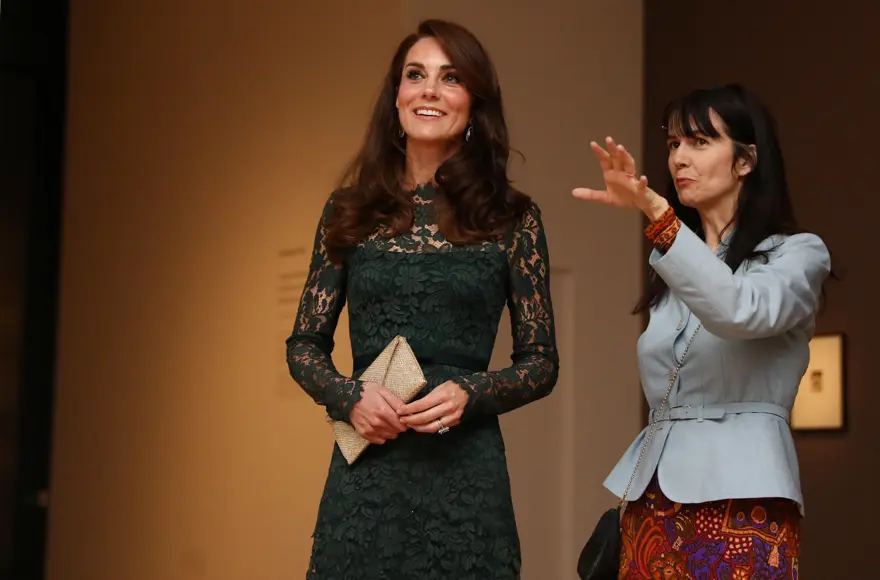Kate Middleton’ın sanat şıklığı 10