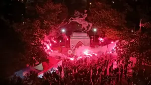 Samsun'da Atatürk Heykeli'nin önünde nöbet