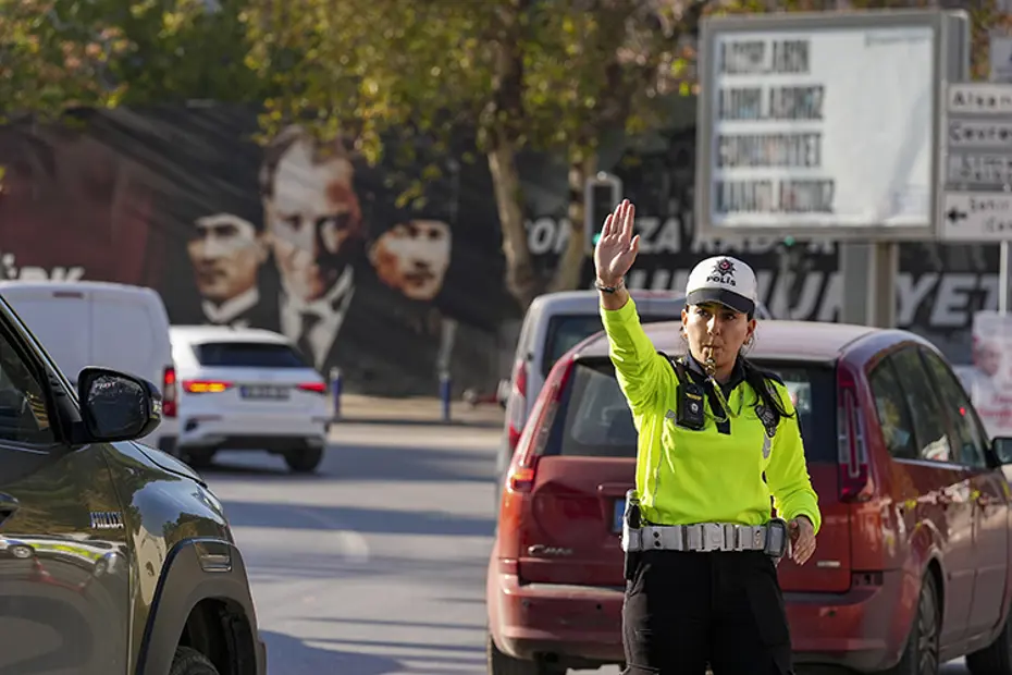 Araç sahipleri dikkat, polis isterse ceza yazabilecek, bunları acilen aracınıza koyun
