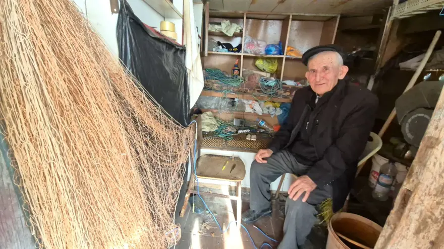 70 yılını denizde geçirdi ama limandan kopamıyor: Kahvede oturmaktansa buraya geliyorum 1 70 yılını denizde geçirdi ama limandan kopamıyor: Kahvede oturmaktansa buraya geliyorum 1