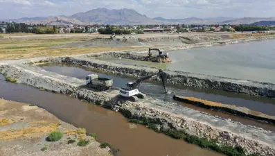 Van Gölü'nden 1 milyon 970 bin metreküp dip çamuru ve balçık çıkarıldı