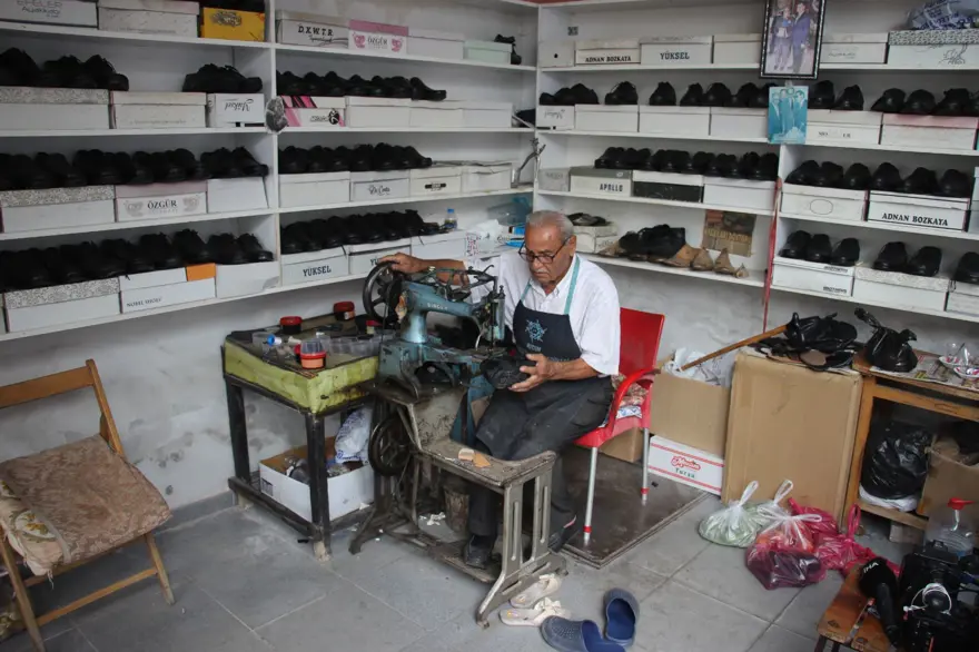 "Doktor" lakabıyla tanınıyor: 75 yıldır baba mesleğini yapıyor 1