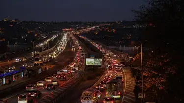İstanbul'da trafik yoğunluğu: Bazı noktalarda durma noktasına geldi