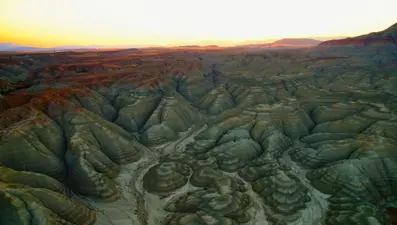 Ankara'da 10 milyon yıllık doğal oluşum: ''Gökkuşağı Tepeleri'' görenleri büyülüyor