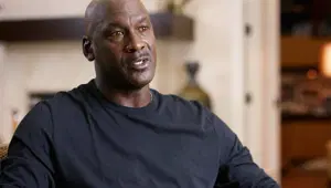 Michael Jordan'ın üniversite kariyerinde giydiği forma 1,38 milyon dolara satıldı Michael Jordan'ın üniversite kariyerinde giydiği forma 1,38 milyon dolara satıldı