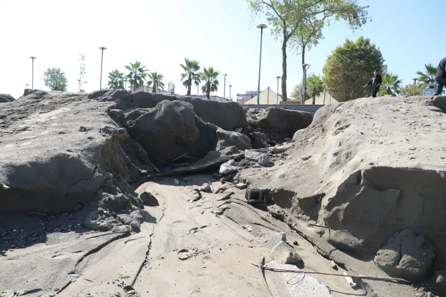 Karasu sahillerinde korkutan görüntü 3 Karasu sahillerinde korkutan görüntü 3