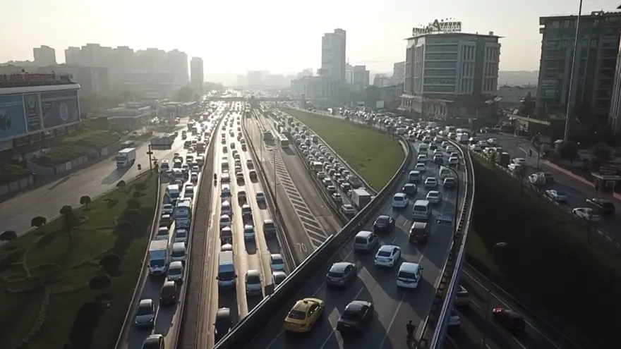 Kısıtlama başladı trafik yoğunluğu bitmedi 16
