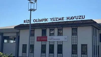 Yüzme havuzunda 3 çocuk zehirlenme şüphesiyle hastaneye kaldırıldı