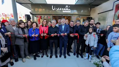 İzmir'de Livaneli Kütüphanesi hizmete açıldı