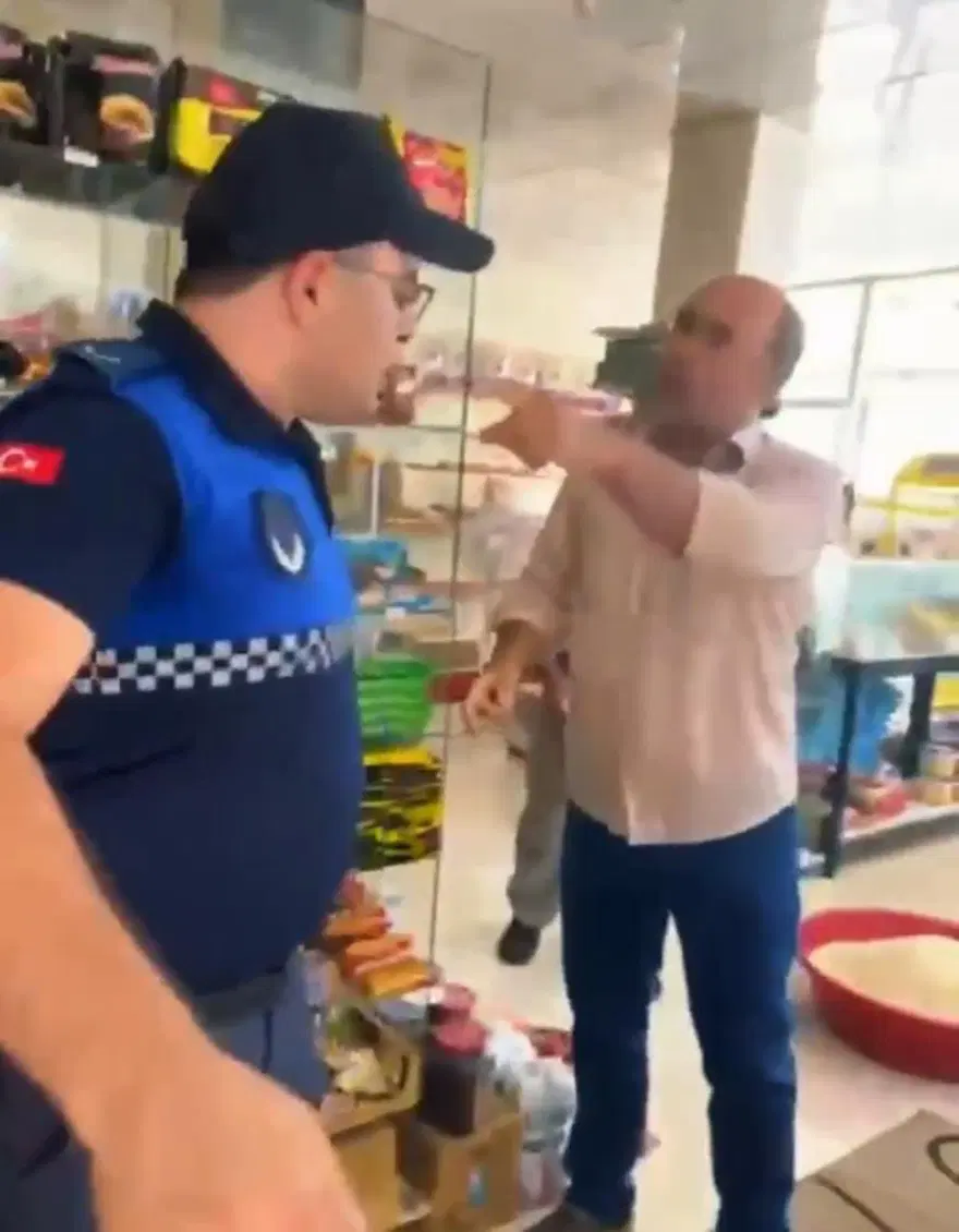 Zabıtaya "Seni vururum" demişti, marketinden çıkanlar mide bulandırdı 1 Zabıtaya "Seni vururum" demişti, marketinden çıkanlar mide bulandırdı 1