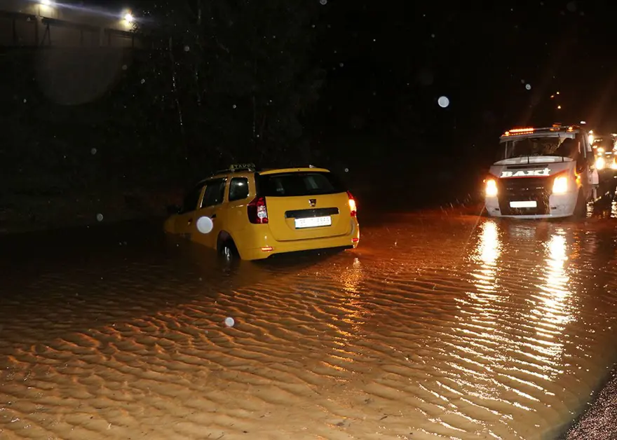 İzmir'de şiddetli yağış 3