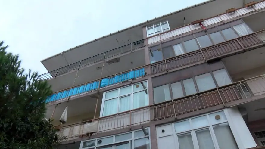 Avcılar'da facianın eşiğinden dönüldü: Balkon çöktü, kadın beton parçalarının altında kaldı Avcılar'da facianın eşiğinden dönüldü: Balkon çöktü, kadın beton parçalarının altında kaldı