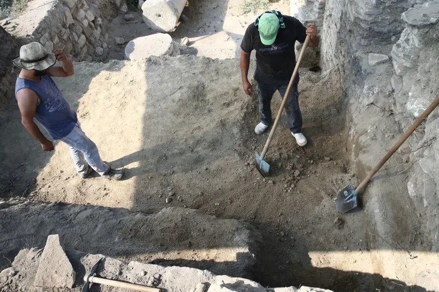 Adana'daki Anavarza Antik Kenti'nde gladyatör mezarlarına rastlandı 10 Adana'daki Anavarza Antik Kenti'nde gladyatör mezarlarına rastlandı 10