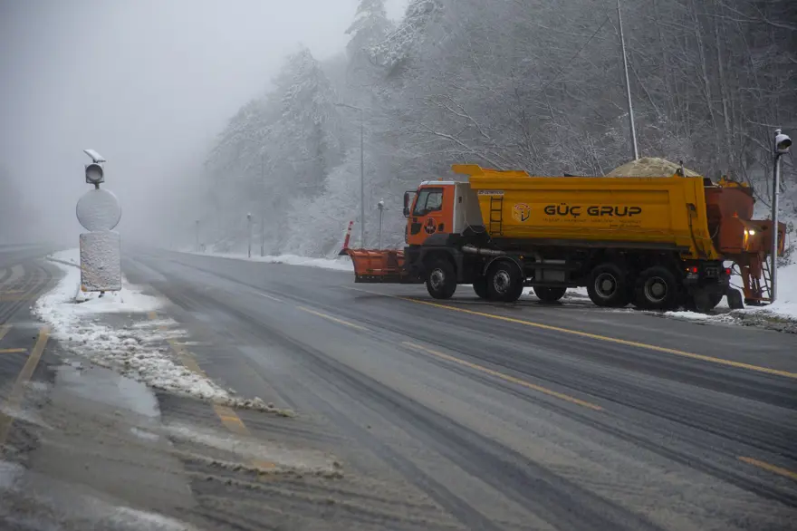 Bolu Dağı geçişinde kar yağışı 3