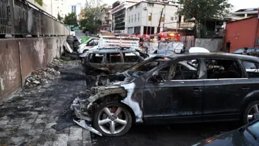 Sanayide tamir için bekleyen araçlar yandı