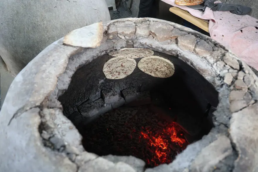2 çeşit ekmek için 7 kilometre yol kat ediyorlar: Saat 15.00'de yoğunluk başlıyor 5