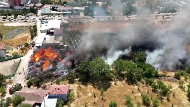 Amasya'da kereste deposu ve ev alev alev yandı