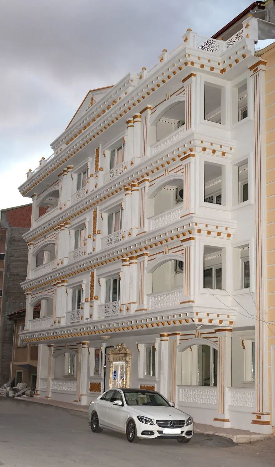 Malatya'da altın kaplamalı apartman Malatya'da altın kaplamalı apartman