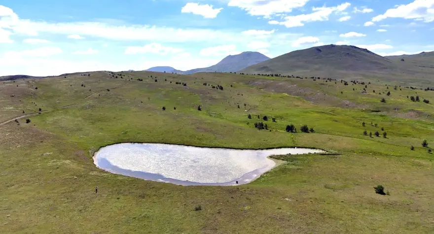 Ilgaz Dağları'nın 2 bin 300 metre rakımında bulunuyor! Doğal güzelliğiyle hayran bırakıyor Ilgaz Dağları'nın 2 bin 300 metre rakımında bulunuyor! Doğal güzelliğiyle hayran bırakıyor