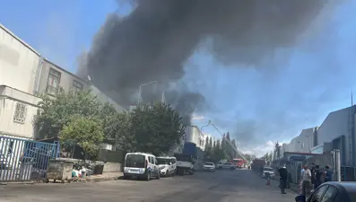 Kocaeli'de plastik fabrikasında yangın