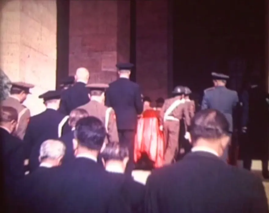 Atatürk’ün naaşının Anıtkabir’e naklinin renkli görüntüleriortaya çıktı 12 Atatürk’ün naaşının Anıtkabir’e naklinin renkli görüntüleriortaya çıktı 12