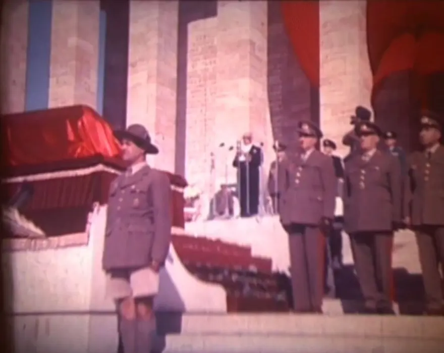 Atatürk’ün naaşının Anıtkabir’e naklinin renkli görüntüleriortaya çıktı 14 Atatürk’ün naaşının Anıtkabir’e naklinin renkli görüntüleriortaya çıktı 14