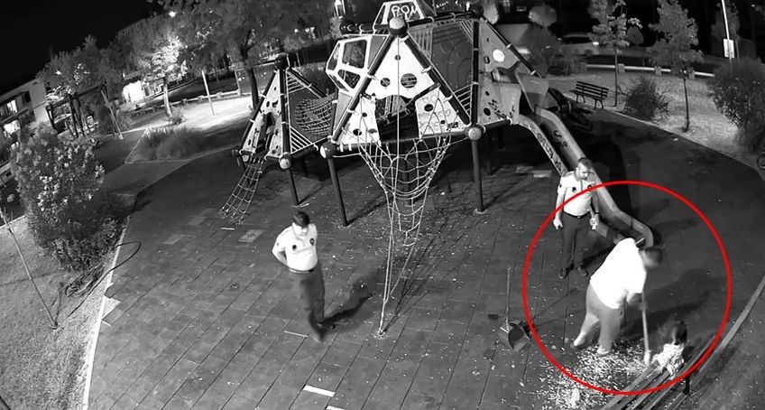 Zabıta ekipleri kameralardan tespit etti: Parka gidip hepsini temizlettirdi
