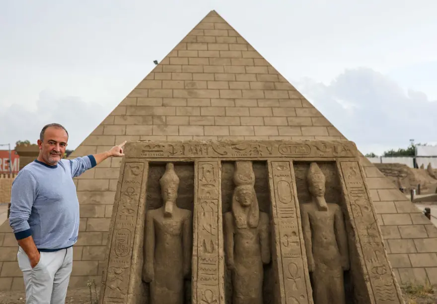 5 yıldır ayakta olan kumdan Keops Piramidi, Guinness'e aday 2
