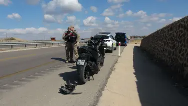 Kilis'te motosiklet devrildi: İki ağır yaralı