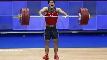 Milli halterci Muhammed Furkan Özbek, Paris 2024 kotası aldı