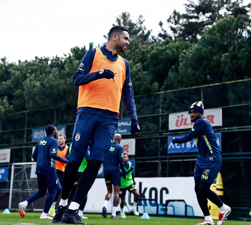 Aziz Yıldırım'ın kızı Yaz, Fenerbahçe antrenmanında 8