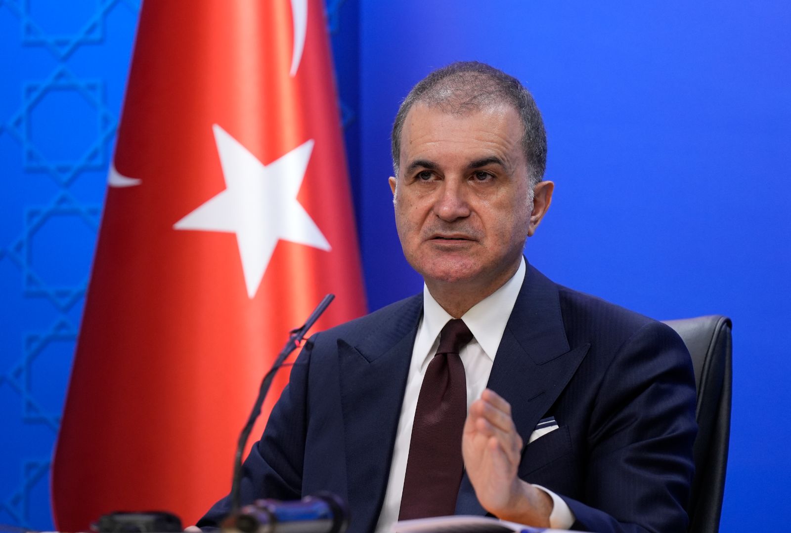 Ömer Çelik: FETÖ'yle aynı kararlılıkla mücadele edeceğiz