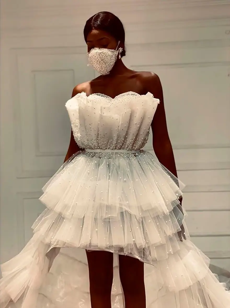 Corona virüsten koruyan gelinlik tasarlandı 