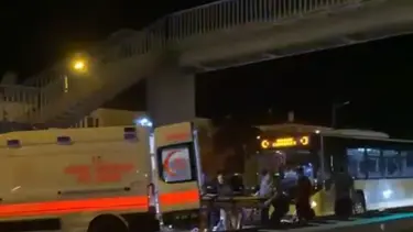 Üst geçidi kullanmayan iki kadına İETT otobüsü çarptı