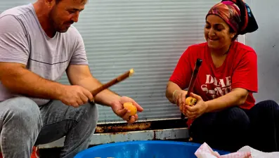 Sabah erken saatlerde bir araya geliyorlar: Mahalleliyi birleştiren imece geleneği