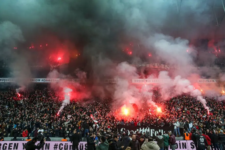 Vodafone Park'ta Sergen Yalçın izdihamı 15 Vodafone Park'ta Sergen Yalçın izdihamı 15