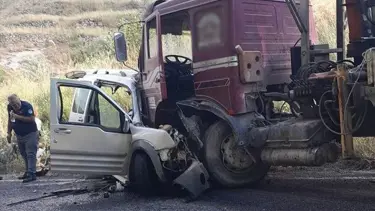 Kayseri'de feci kaza | Vinçli kamyon ile hafif ticari araç çarpıştı: 1 ölü, 1 yaralı