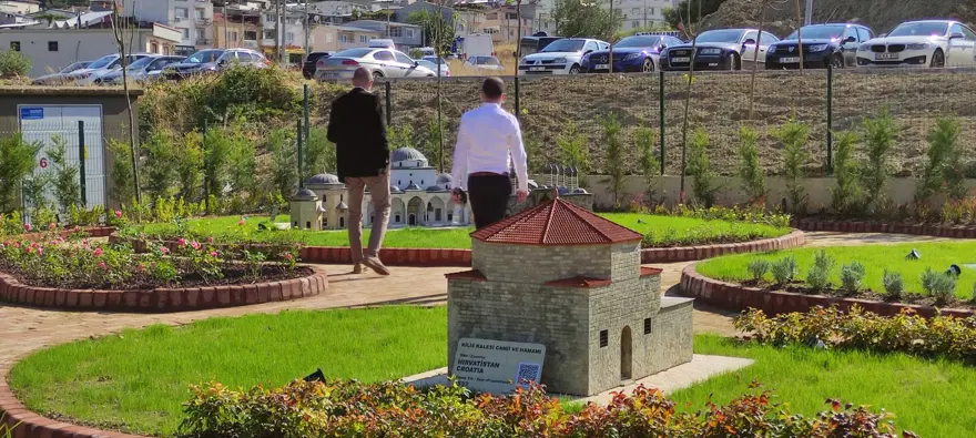 Osmanlı-Türk eserlerinin minyatürleri, Minia Balkantürk Açıkhava Müzesi'nde sergileniyor 4