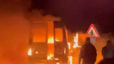 Muğla'da minibüs alev topuna döndü