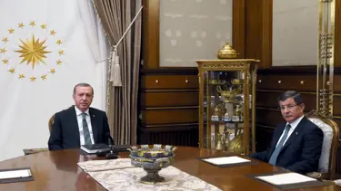 Erdoğan-Davutoğlu görüşmesi sona erdi, AK Parti olağanüstü kongreye gidiyor