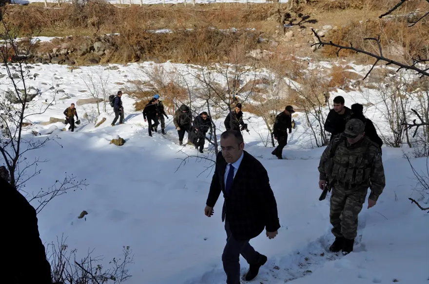 Hakkari'de kaymakam, emniyet müdürü ve komutanlardan moral ziyareti 6